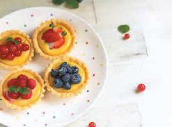 Bánh tart trứng trái cây