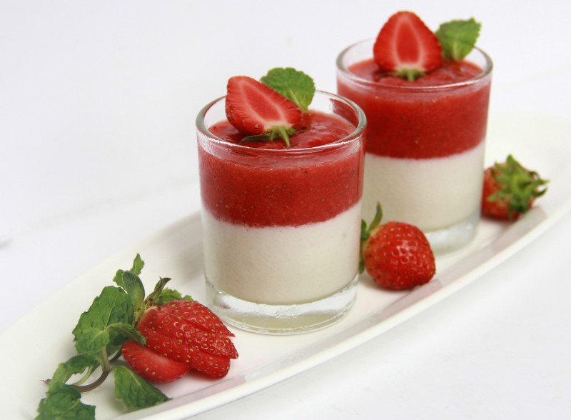 bánh mousse dâu tây
