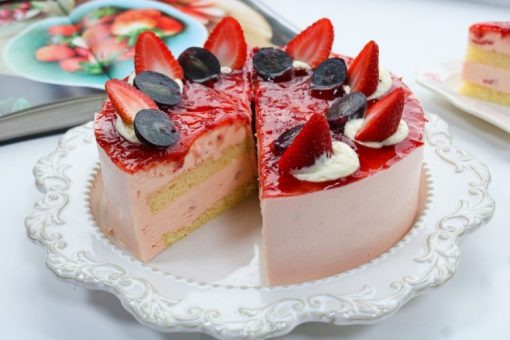 bánh mousse dâu tây thơm mềm