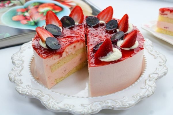 bánh mousse dâu tây
