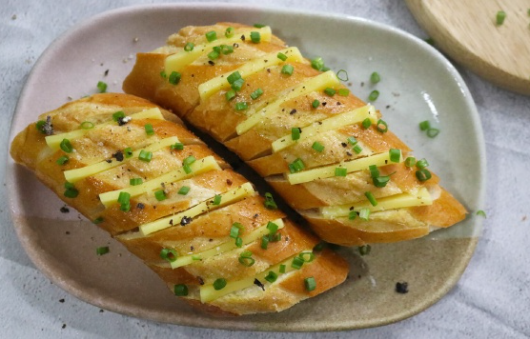 Bánh mì trứng muối phô mai